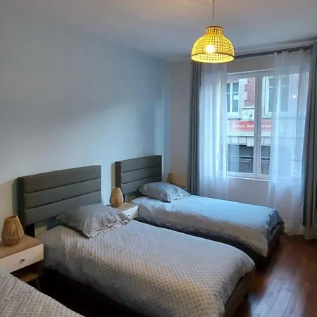 Lägenhet Idealement Situe, Vue Et Port, Proche Centre